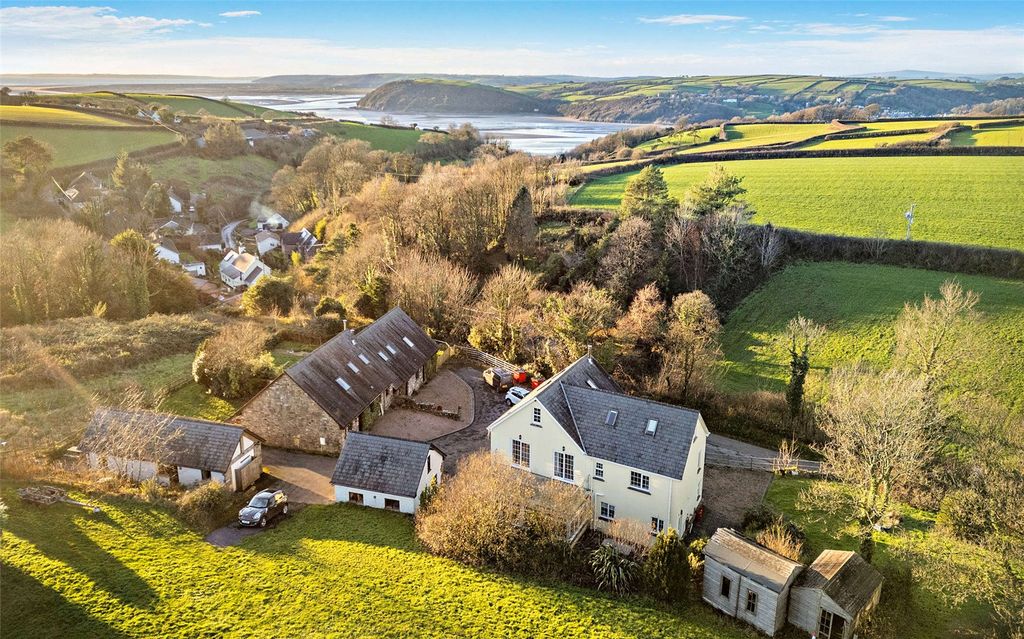 6 bed detached house for saleBroadlay, Ferryside, Carmarthenshire SA17