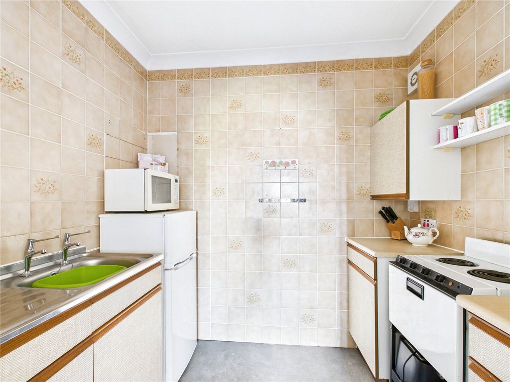 Additional image 5 of 1 bed flat for saleFelix Road, Felixstowe, Suffolk IP11