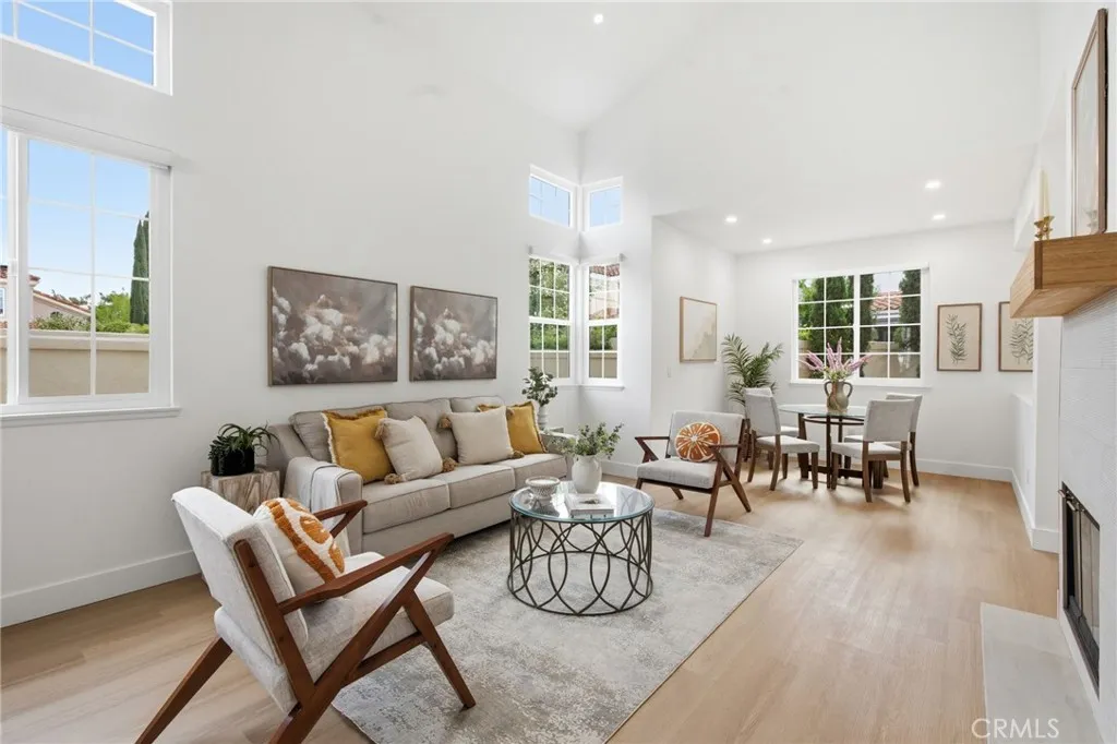 Additional image 26 of 32 Comiso, Irvine, CA 92614