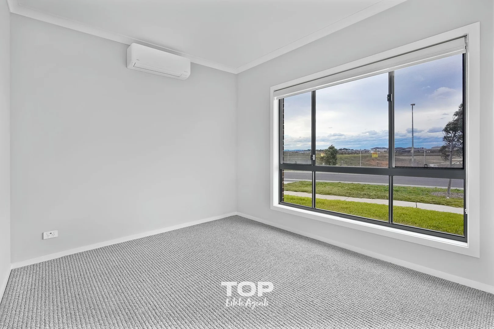 33 Acqua Drive, Clyde VIC 3978 photo 2