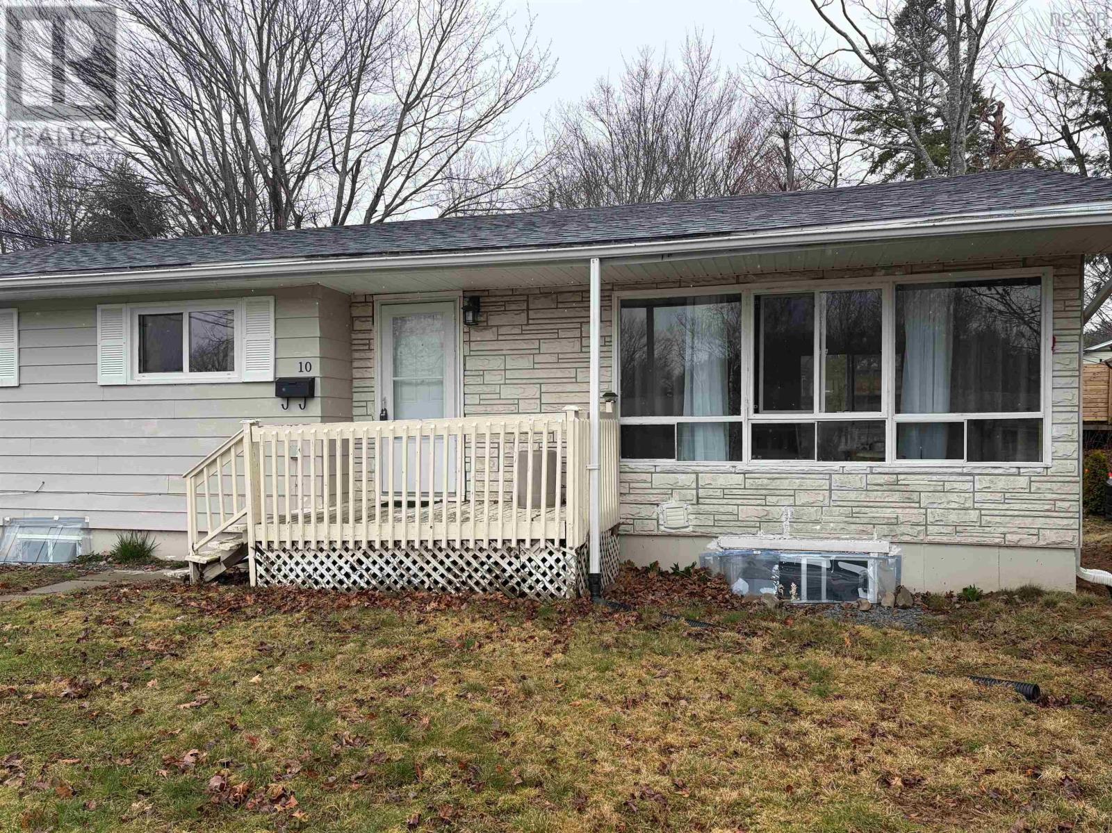 10 Chandler Drive