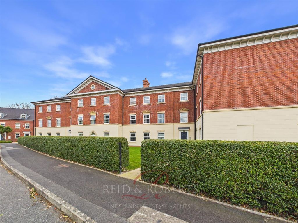2 bed flat for saleActon Hall Walks, Wrexham LL12