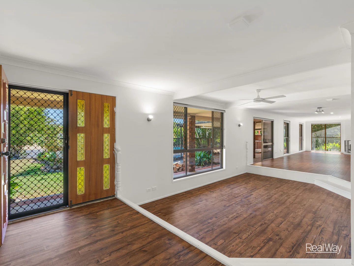 7 Sylvan Court, Glenvale QLD 4350 photo 4