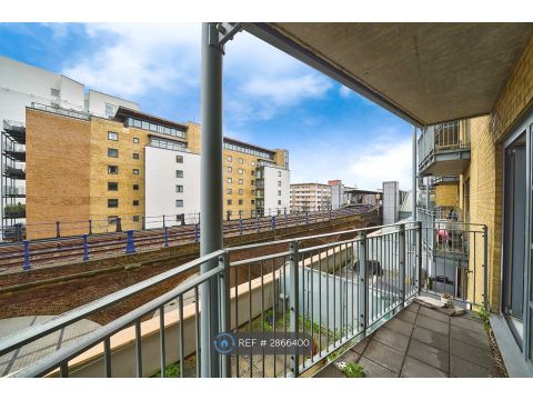 Commercial Road, London E14