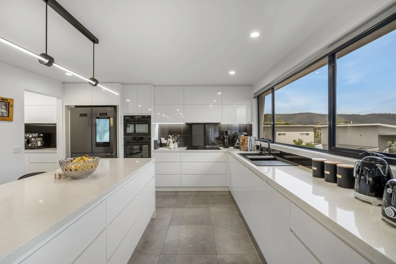 58 Gordons Hill Road, Lindisfarne TAS 7015