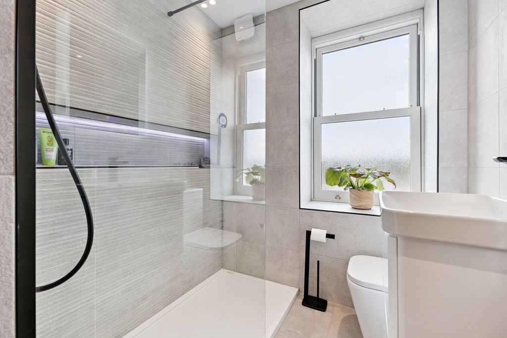 Additional image 10 of 3 bed flat for saleDundee Road, Perth PH2