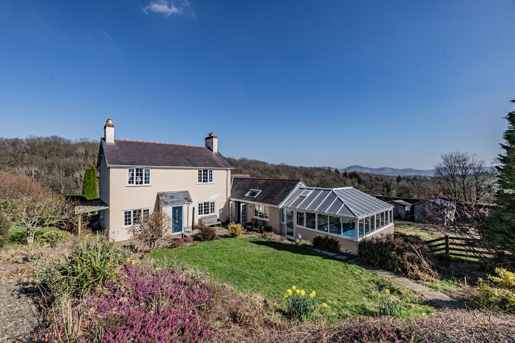 4 bed equestrian for saleRuthin, Denbighshire LL15