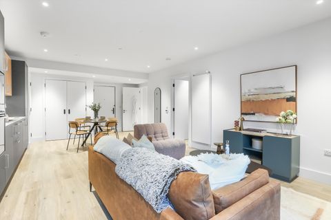 Charter Street, Canary Wharf, London E22
