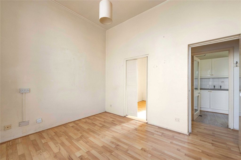 Additional image 6 of 19 bed flat for saleClarence Road, Cheltenham, Gloucestershire GL52