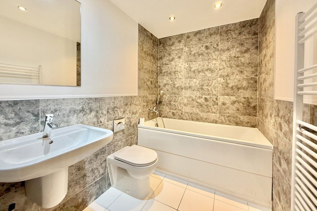 Additional image 12 of 2 bed flat for saleHoneycombe Chine, Boscombe, Bournemouth BH5
