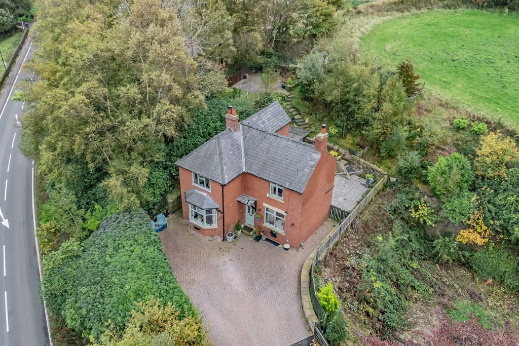 3 bed detached house for saleNew Mills Road, Birch Vale, High Peak SK22