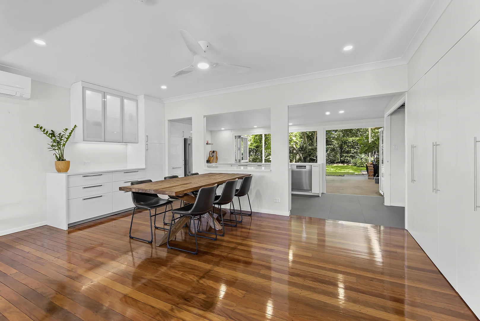 8 Blackstone Street, Indooroopilly QLD 4068 photo 4
