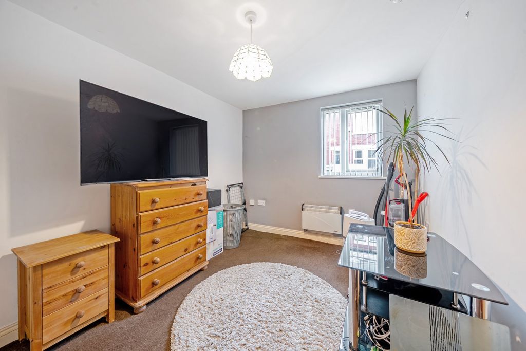 Additional image 2 of 6 bed flat for saleWortley Road, Leeds, West Yorkshire LS12