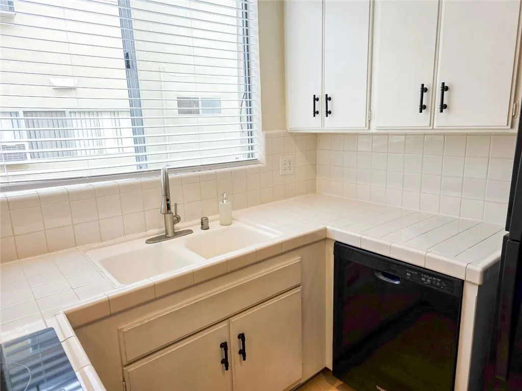 Additional image 6 of 5429 Newcastle Avenue Unit 211, Encino, CA 91316