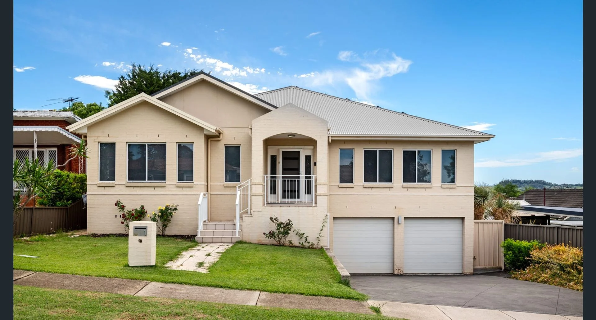 1 Rosalind Cres, Campbelltown NSW 2560