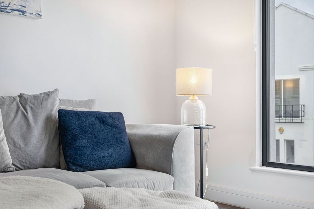 Additional image 5 of 2 bed flat for saleGloucester Place, Cheltenham, Gloucestershire GL52