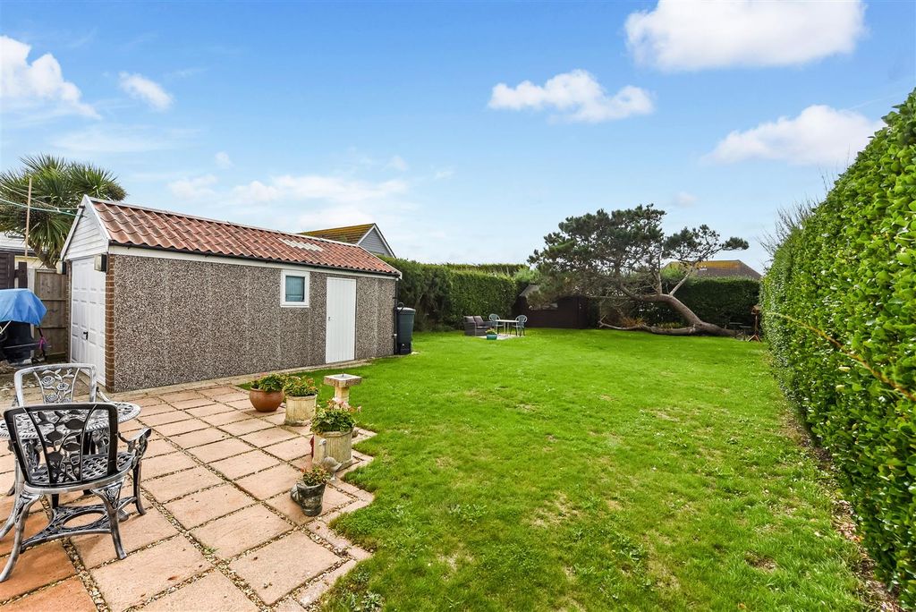 Additional image 4 of 3 bed detached bungalow for saleFarm Road, Bracklesham Bay, Chichester PO20