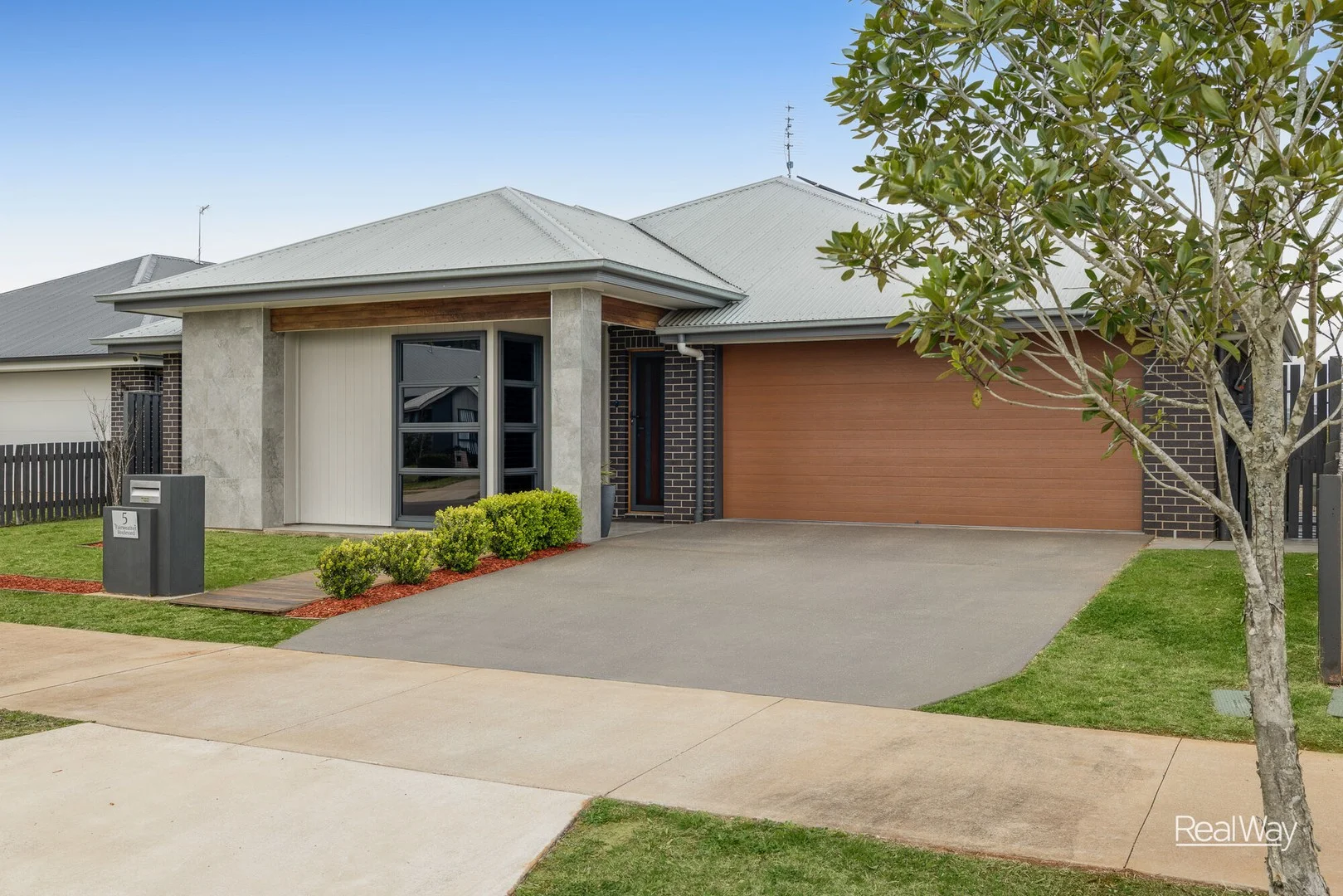 5 Fairweather Boulevard, Highfields QLD 4352