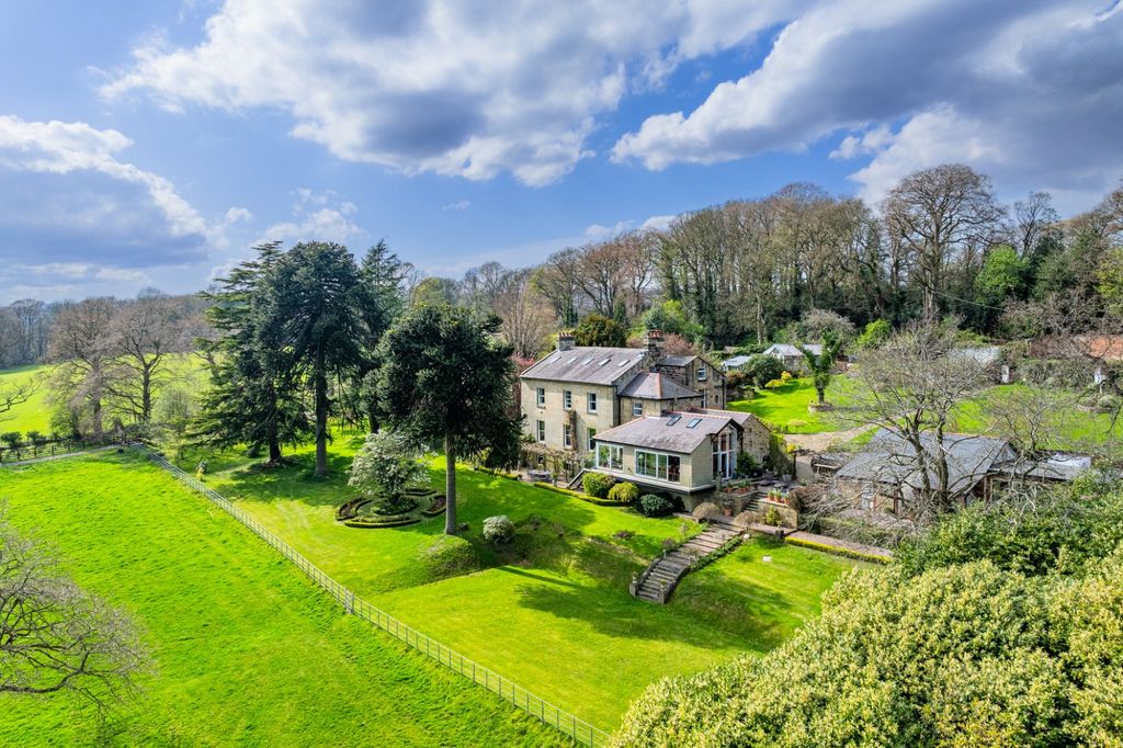 8 bed equestrian for salePen Y Gardden, Ruabon, Wrexham, Clwyd LL14