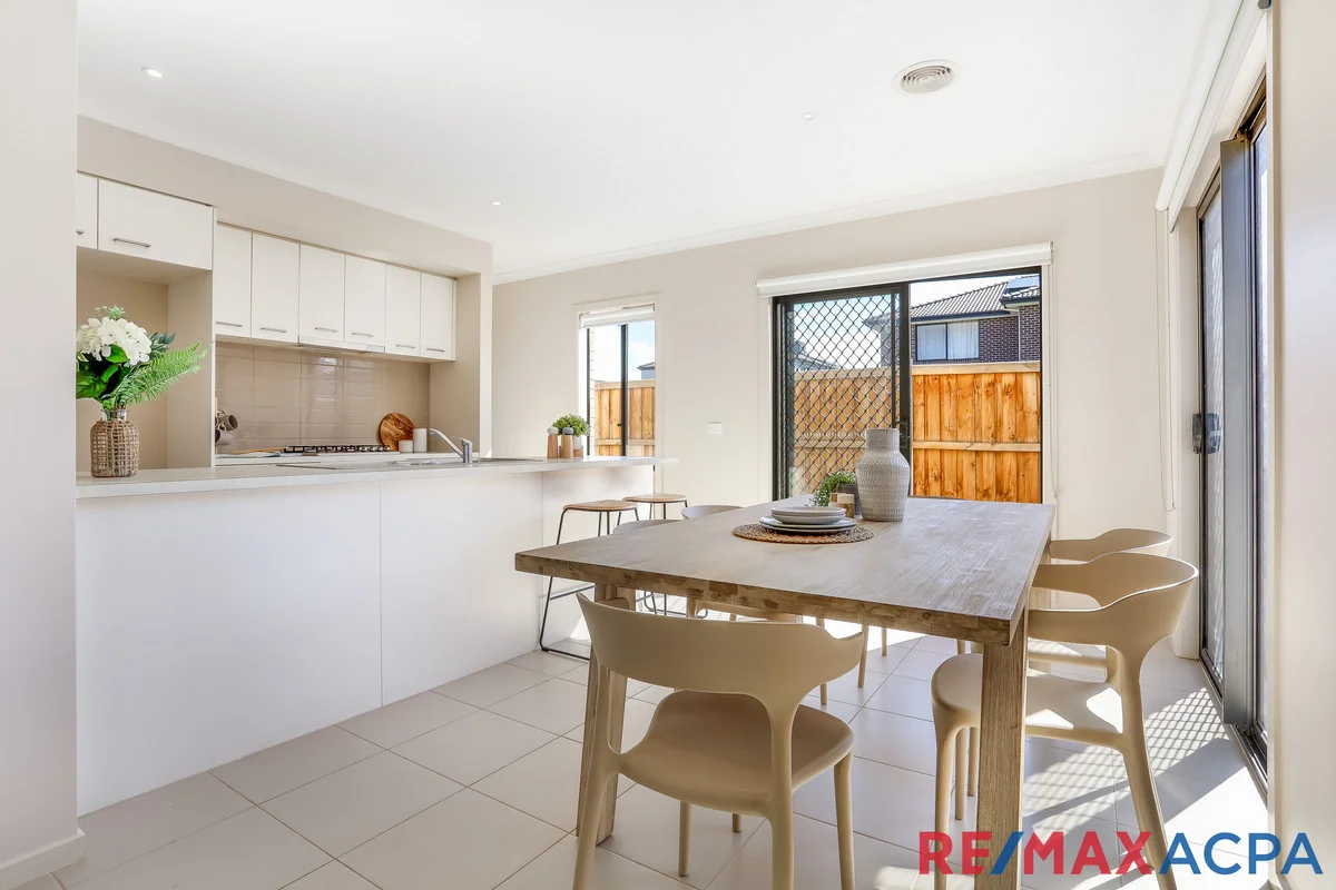 43 Raglan Circuit, Point Cook VIC 3030 photo 4