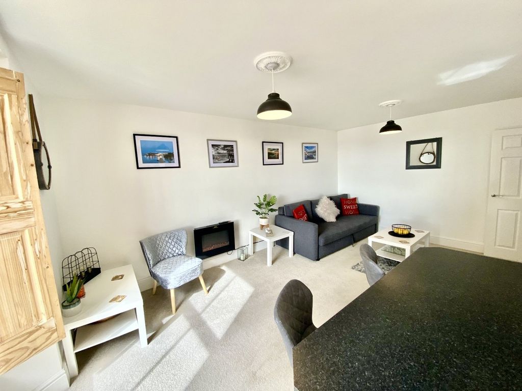 Additional image 2 of 1 bed flat for saleFlat 7 Northcliffe House, High Street, Tenby, Pembrokeshire SA70