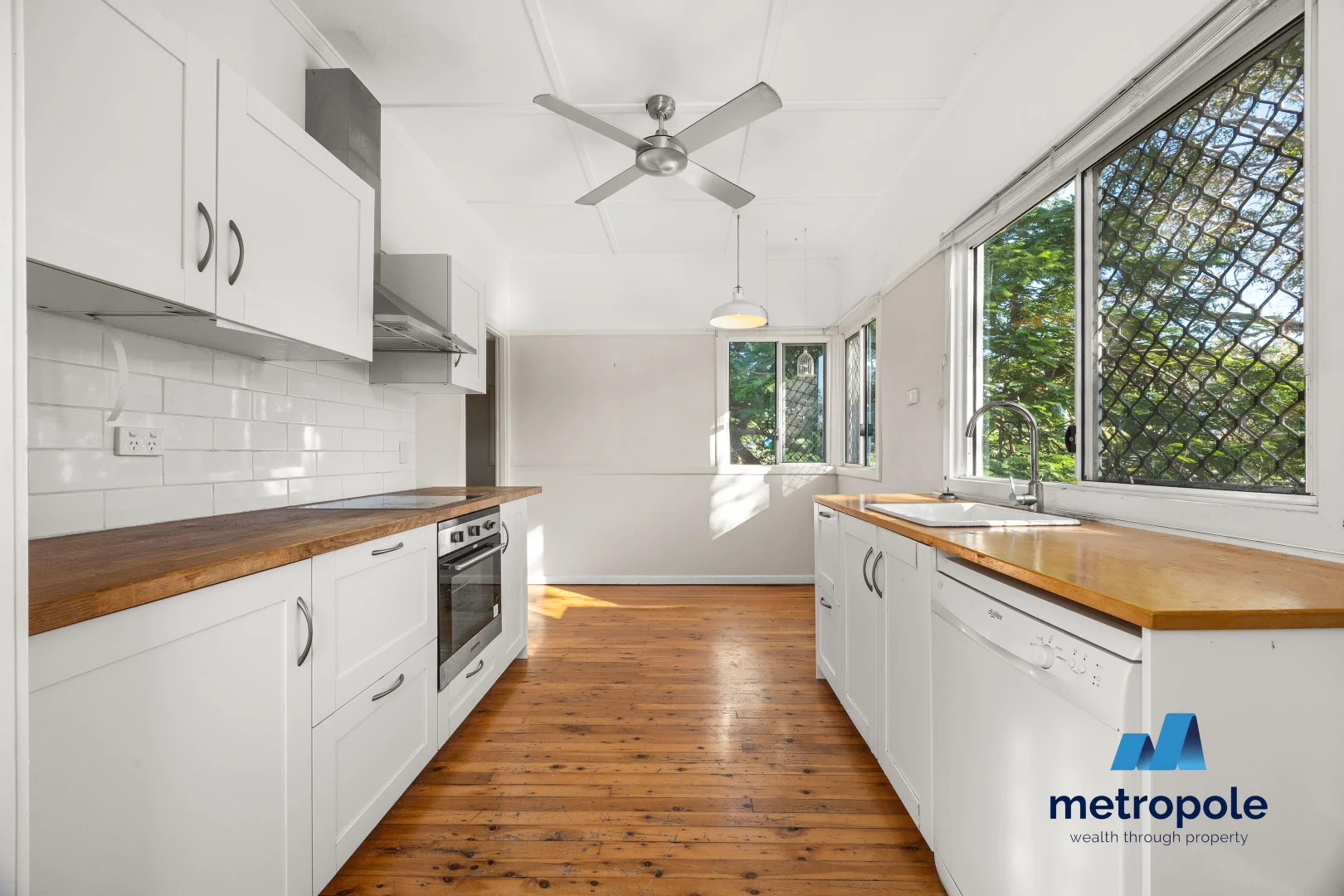 Additional image 3 of 4 Favius Avenue, Seven Hills QLD 4170