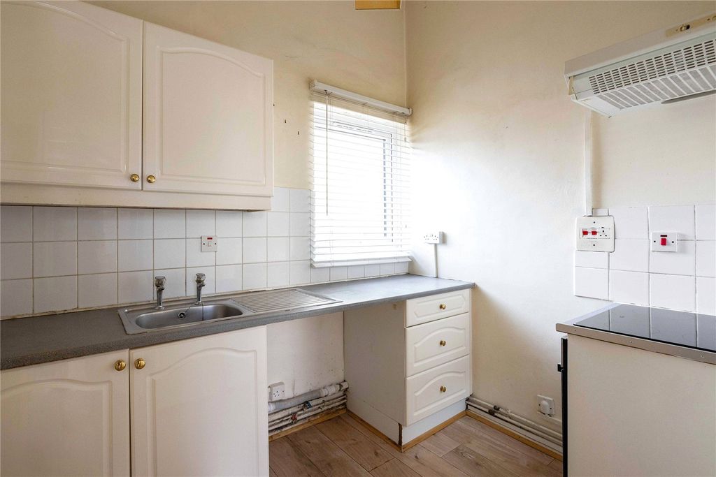 Additional image 9 of 19 bed flat for saleClarence Road, Cheltenham, Gloucestershire GL52