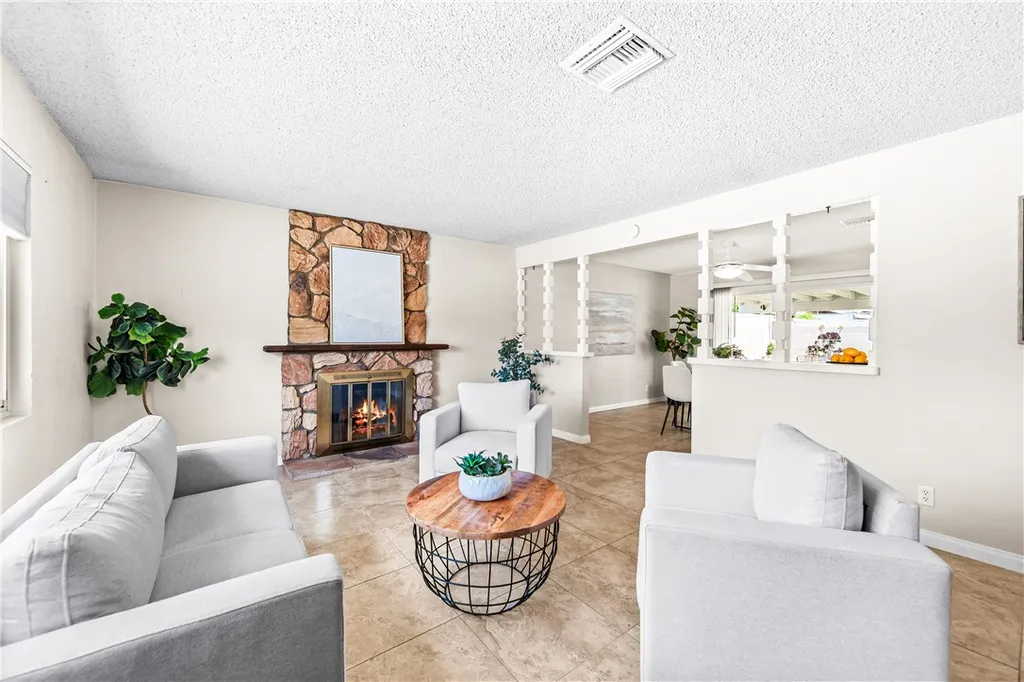 11882 Bartlett St, Garden Grove, CA 92845 photo 4
