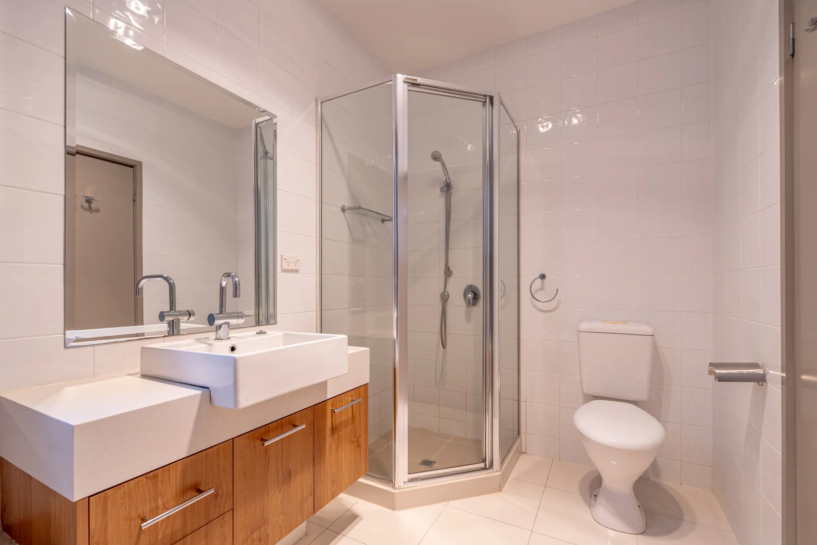 Additional image 6 of 2/100-104 Poath Road, Hughesdale VIC 3166