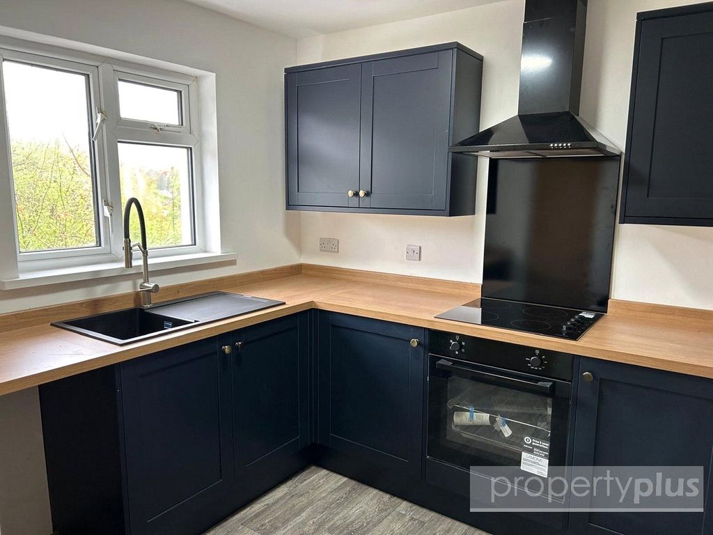 2 bed flat for salePartridge Avenue, Tonypandy CF40