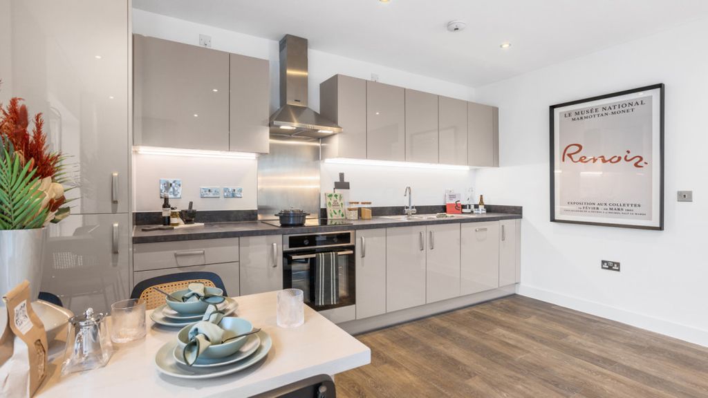 Additional image 5 of 2 bed flat for saleNewmarket Road, Cambridge CB5