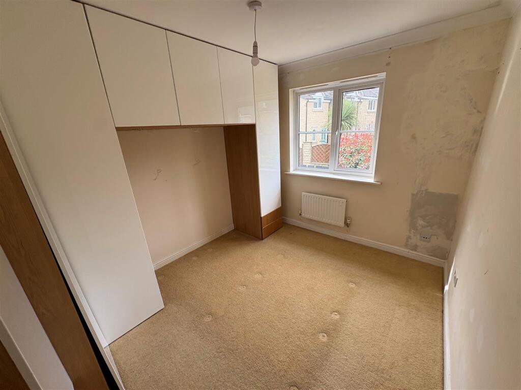 Petrel Close, Clayton Heights, Bradford photo 5