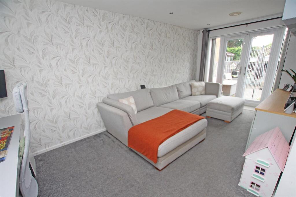 Plantagenet Crescent, Bournemouth photo 4