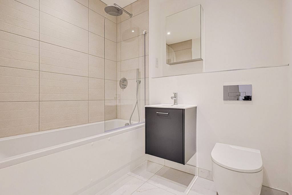 Additional image 16 of 2 bed flat for saleThe Regency Apartments, Rayleigh SS6
