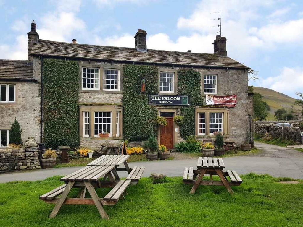 N-626825 - Falcon Inn, 2 Castle Yard, Arncliffe BD23 5QE
