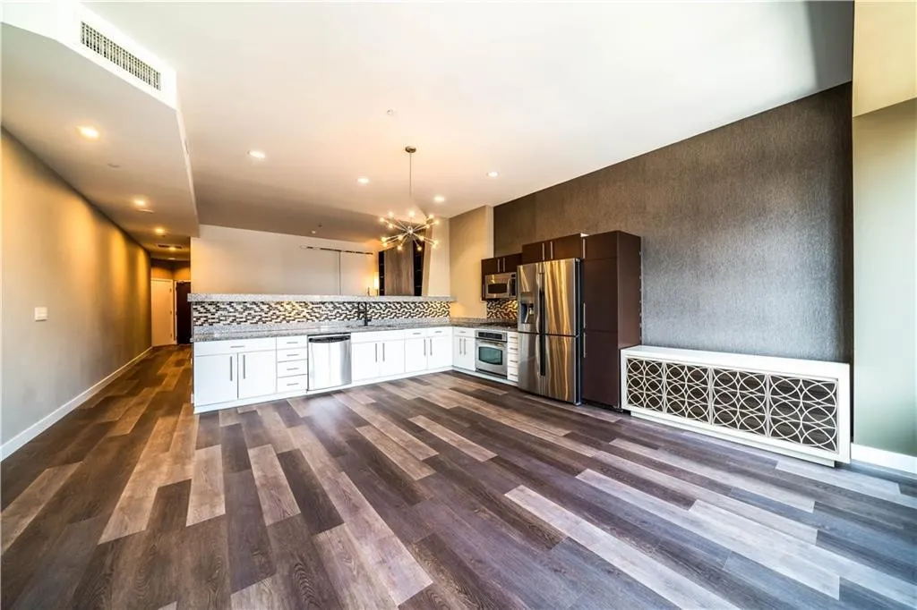 Additional image 11 of 1100 Wilshire Blvd Unit 2707, Los Angeles, CA 90017