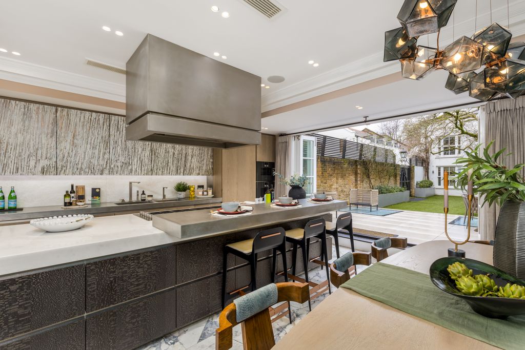 Additional image 6 of 8 bed terraced house for saleCheyne Court, London SW3