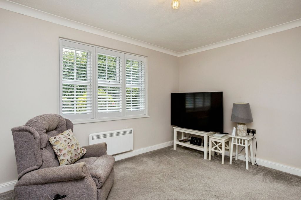 Additional image 3 of 2 bed flat for saleRose Hill, Billingshurst, West Sussex RH14