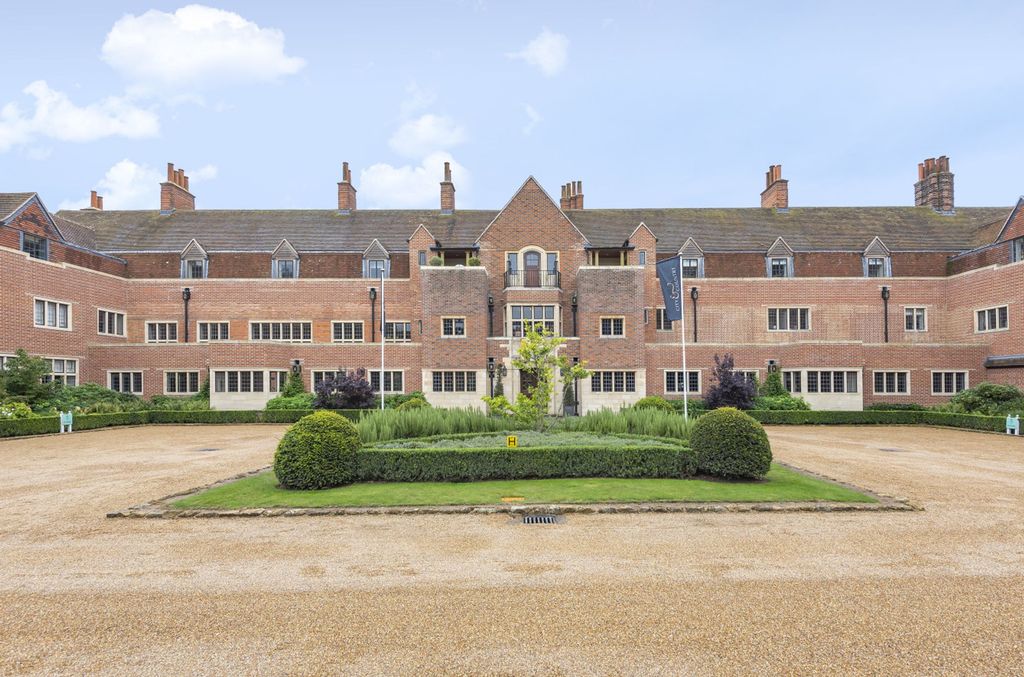 Additional image 12 of 3 bed flat for saleKings Drive, Midhurst GU29