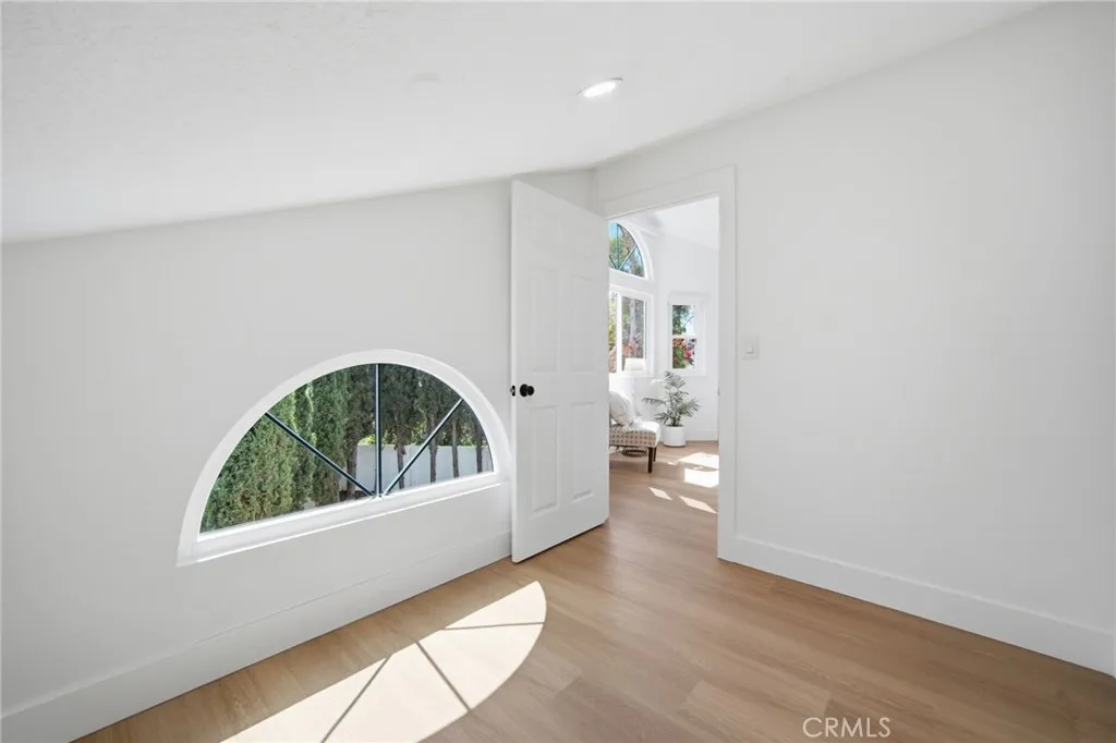 Additional image 17 of 32 Comiso, Irvine, CA 92614