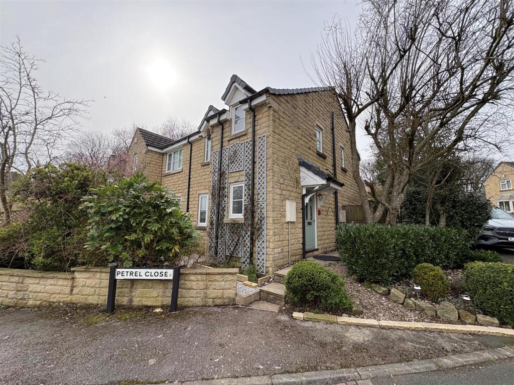 Petrel Close, Clayton Heights, Bradford