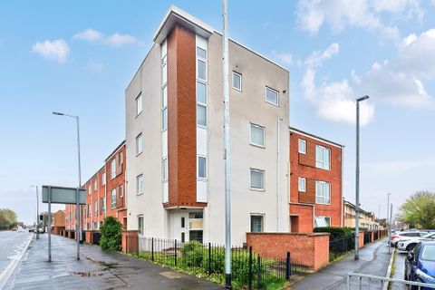 Stockport Road, Manchester, Manchester M13