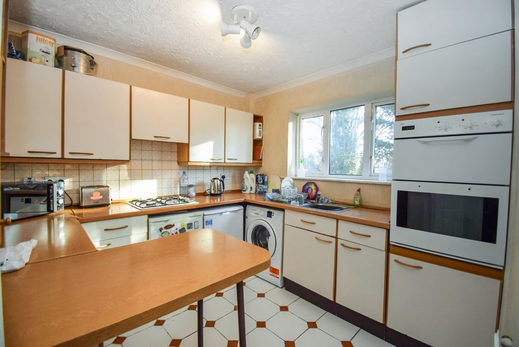 Additional image 3 of 2 bed maisonette for saleThirlmere Avenue, Near Burnham, Berkshire SL1