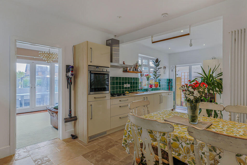 Avebury Avenue , Northbourne, Bournemouth photo 5