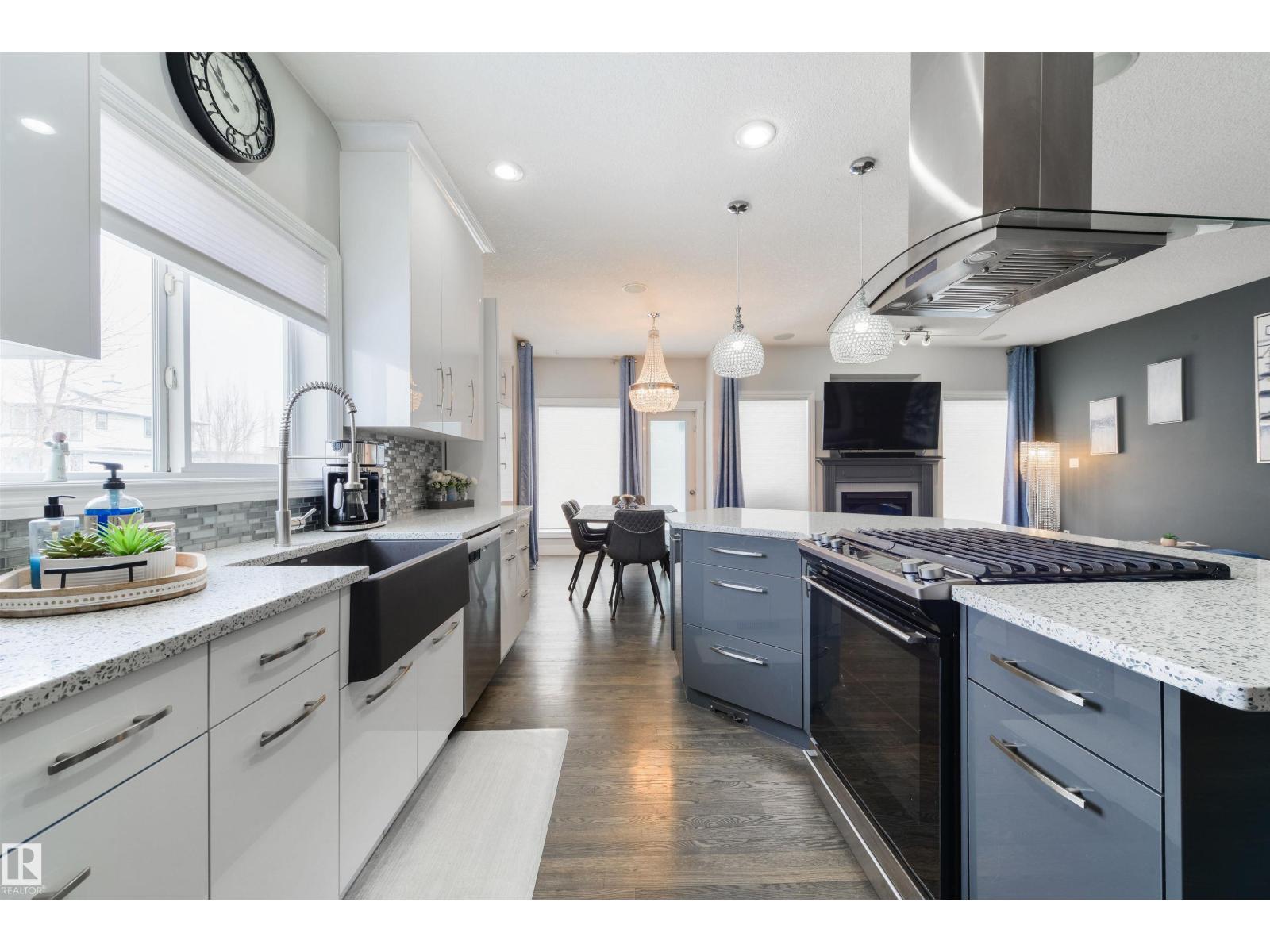 46 LONGVIEW CR