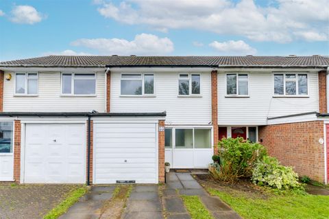 Lawrence Drive, Ickenham UB10