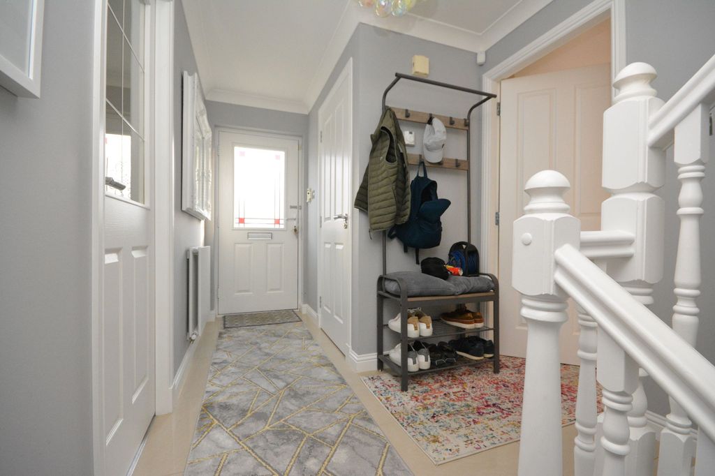 4 bed detached house for saleReddingrig Place, Reddingmuirhead FK2 photo 5