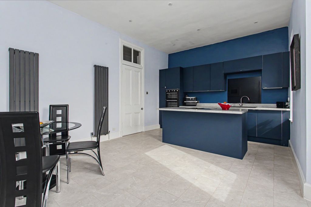 Additional image 4 of 4 bed flat for sale1/1 83 Maxwellton Road, Paisley PA1