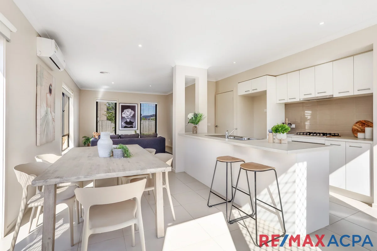 43 Raglan Circuit, Point Cook VIC 3030 photo 5