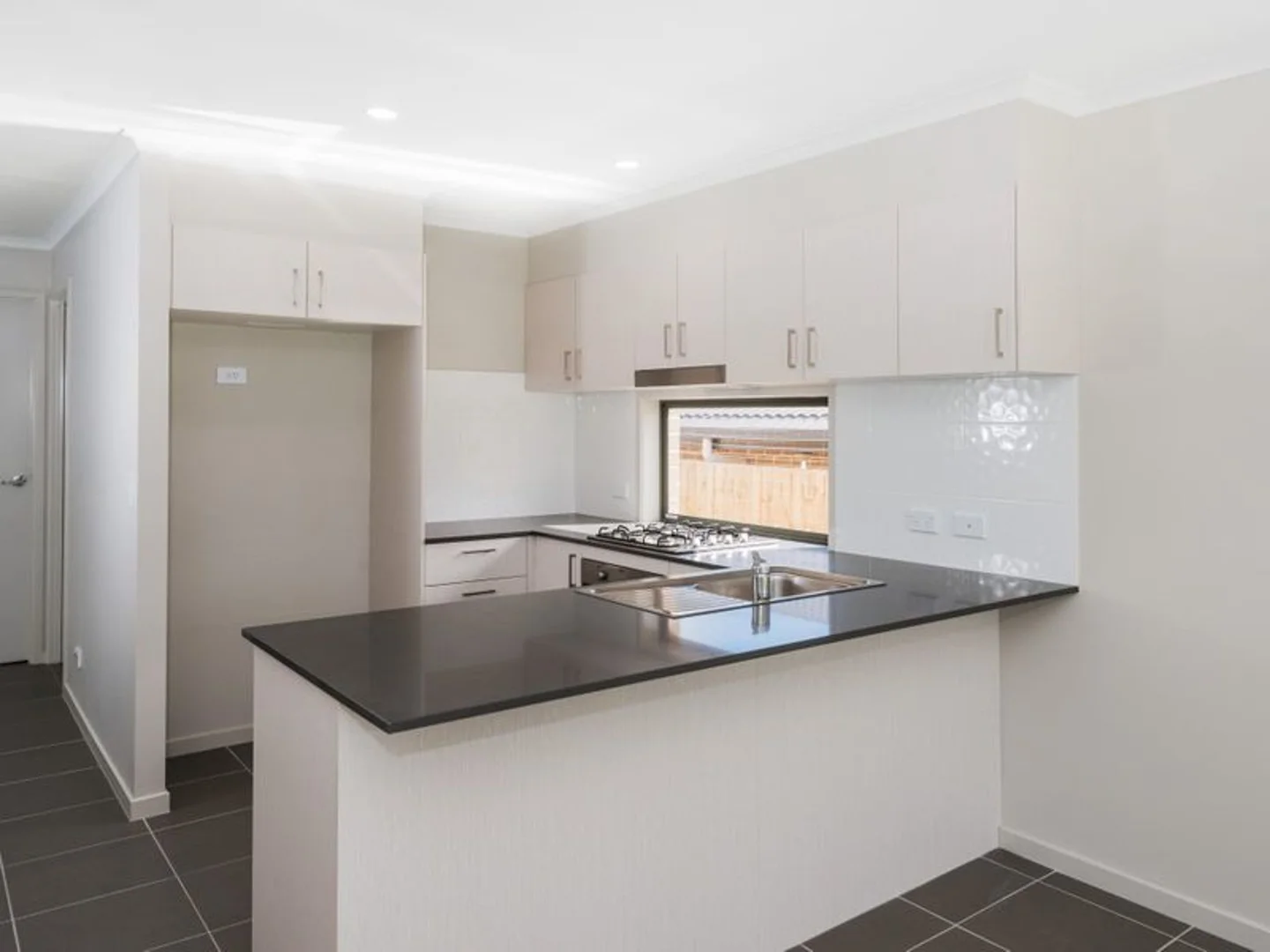 2/8 Capuchin Close, Dakabin QLD 4503 photo 4
